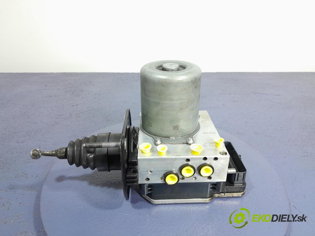 Land rover Range rover 2024 čerpadlo ABS x R8D2-2D522-AE