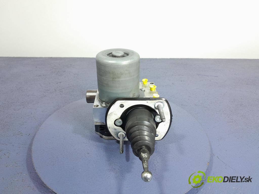 Land rover Range rover 2024 čerpadlo ABS x R8D2-2D522-AE