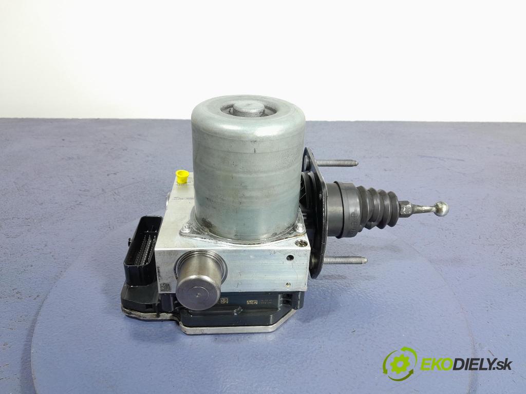 Land rover Range rover 2024 čerpadlo ABS x R8D2-2D522-AE