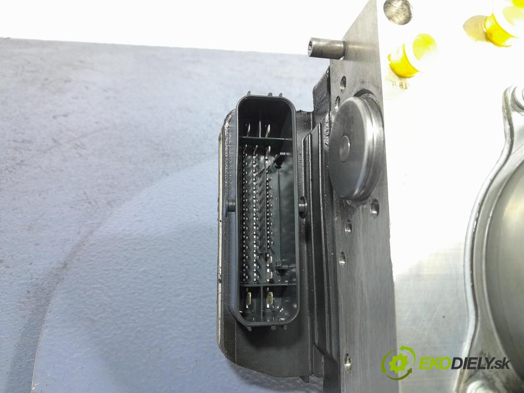 Land rover Range rover 2024 čerpadlo ABS x R8D2-2D522-AE
