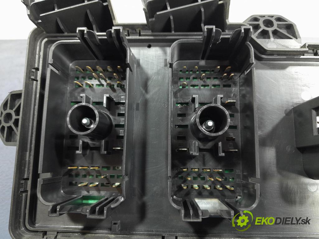 Land rover Range rover 2024 skříňka Pojistky R8D2-14A073-AA