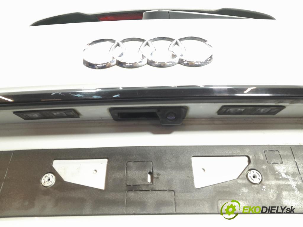 Audi Q5 2021 zadní dveře kufra: kufr