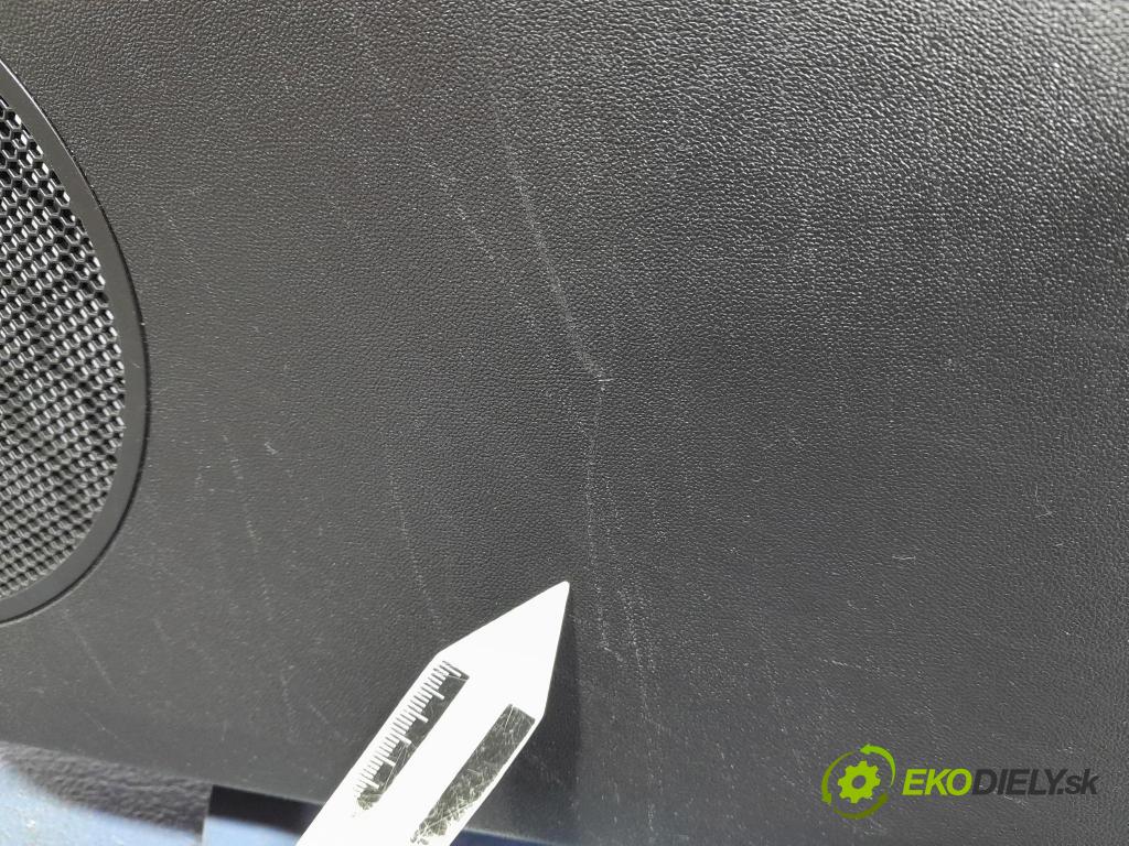 Kia Ceed 2010 Tapacír: dveře před Práva: 82320-1H000