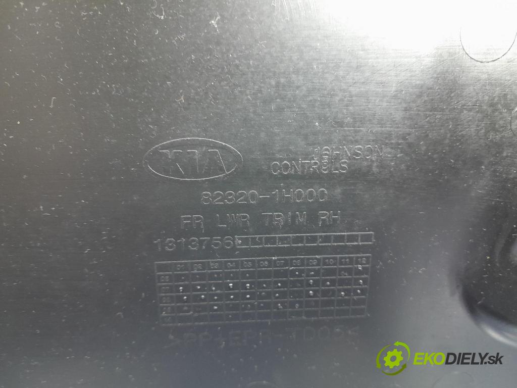 Kia Ceed 2010 Tapacír: dveře před Práva: 82320-1H000
