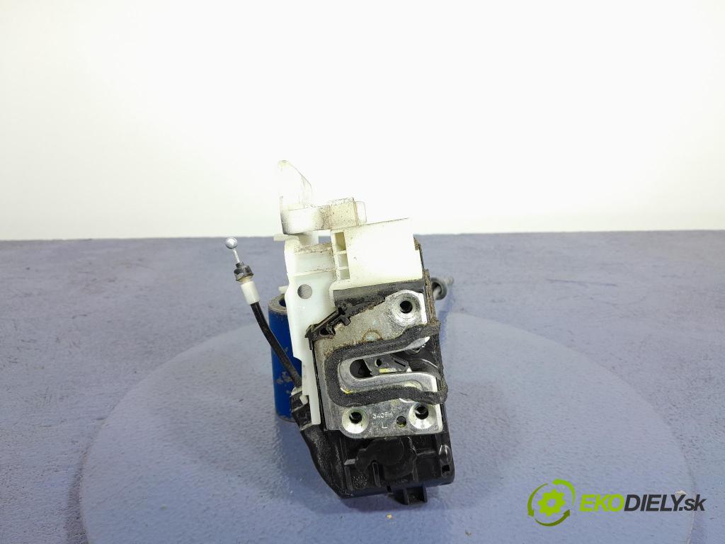 Kia Ceed 2010 zámek dveře před Levý: