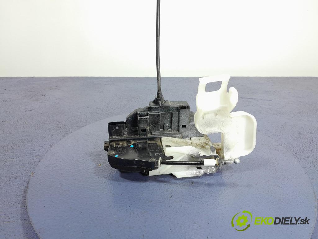 Kia Ceed 2010 zámek dveře před Levý: