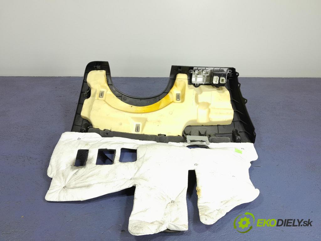 Kia Ceed 2010 kryt Plast: Interiéry: