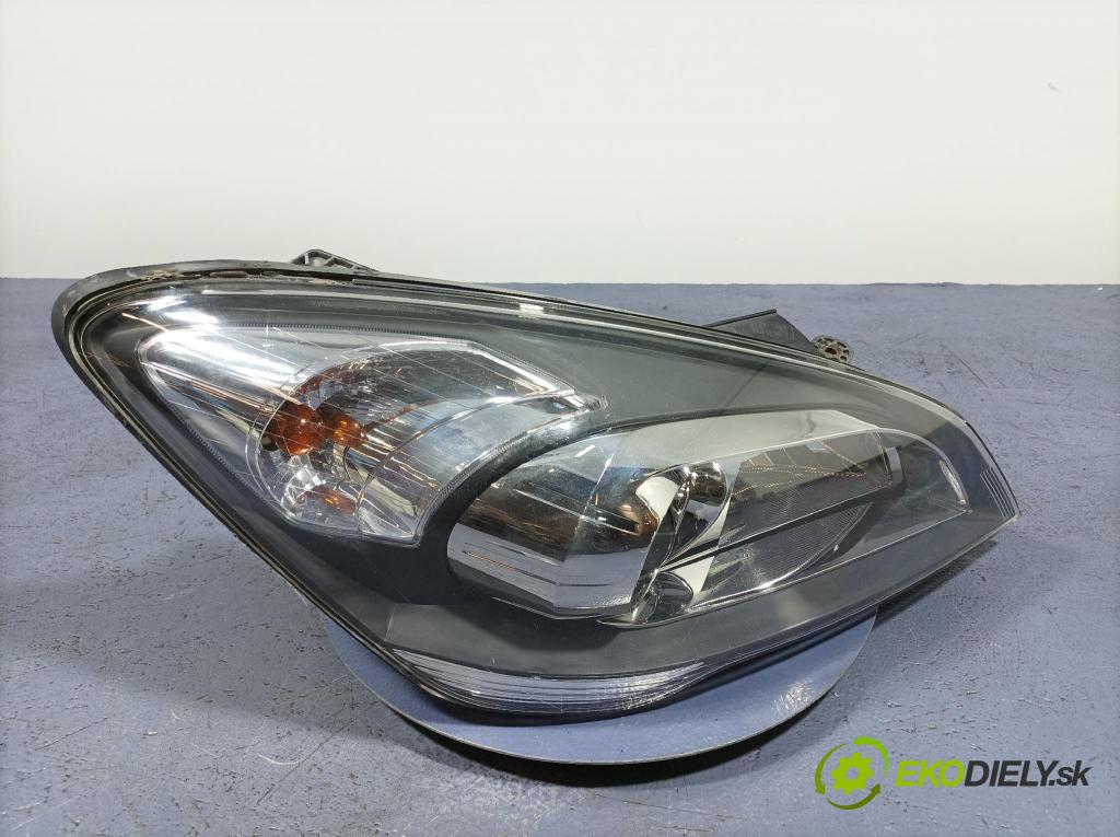 Kia Ceed 2010 světlo v pravo: 92102-1H