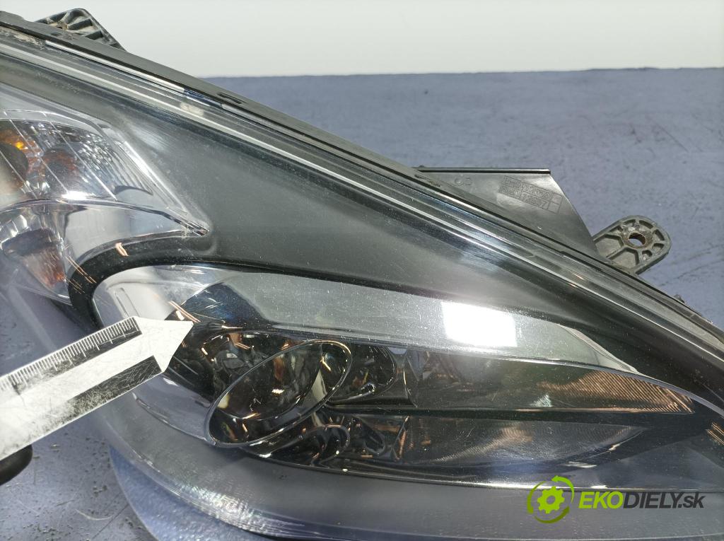 Kia Ceed 2010 světlo v pravo: 92102-1H