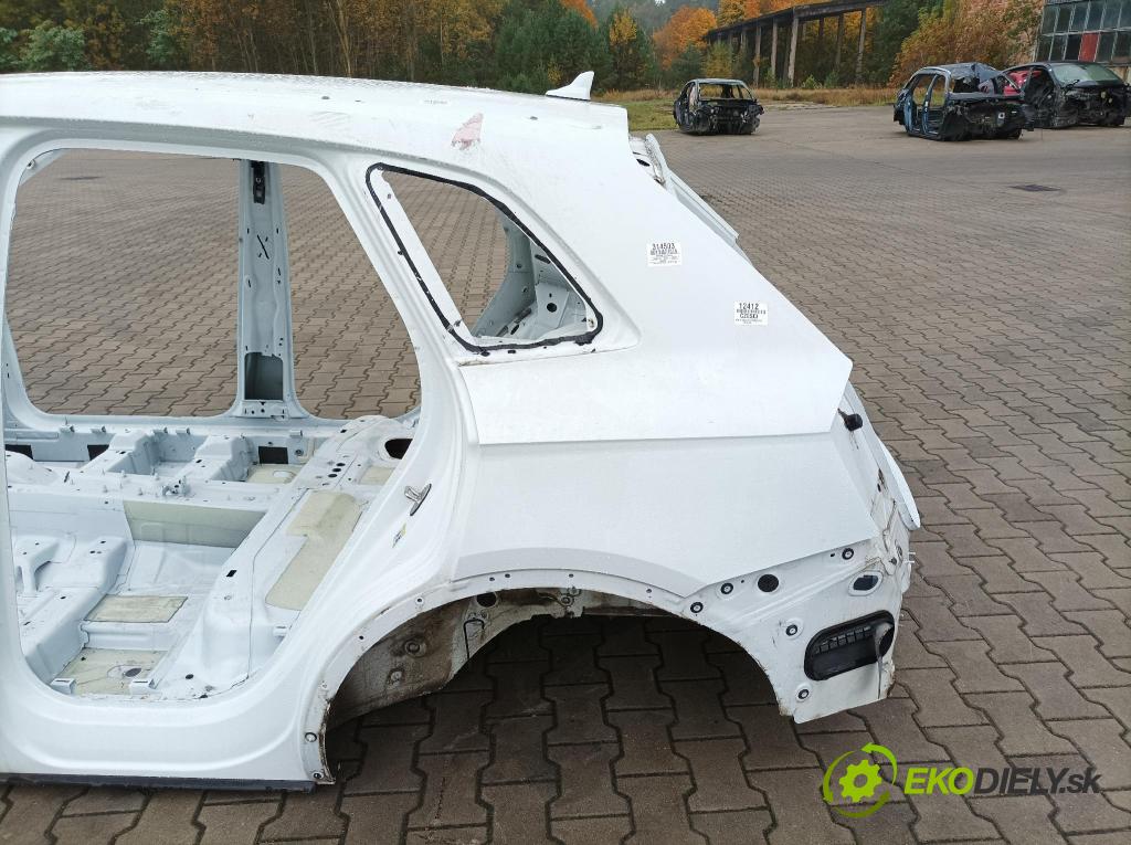 Audi Q5 2021 blatník zad Vľavo: