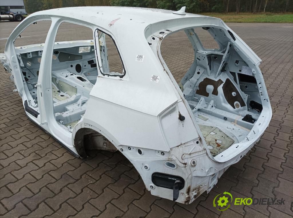 Audi Q5 2021 blatník zad Vľavo: