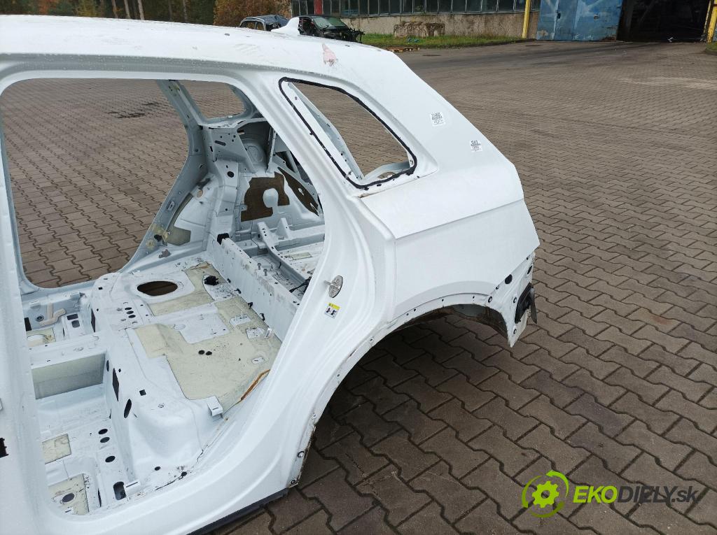 Audi Q5 2021 blatník zad Vľavo: