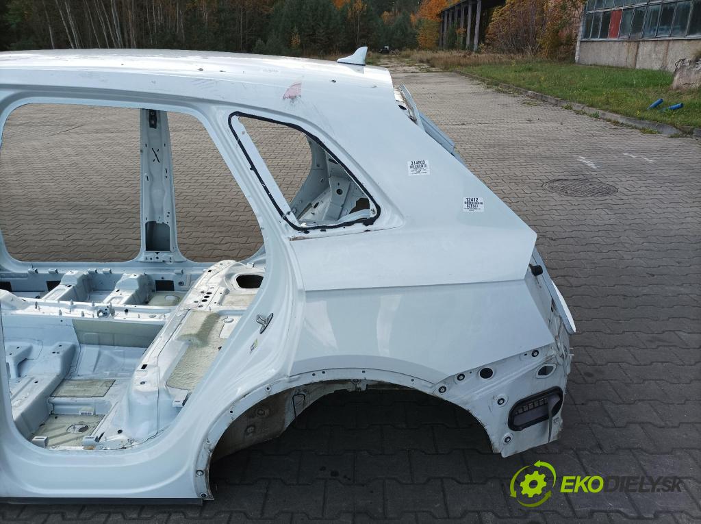 Audi Q5 2021 blatník zad Vľavo: