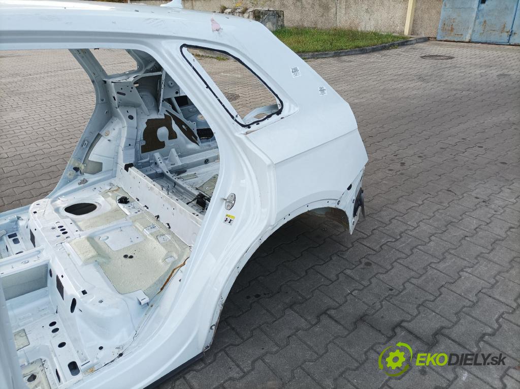 Audi Q5 2021 blatník zad Vľavo: