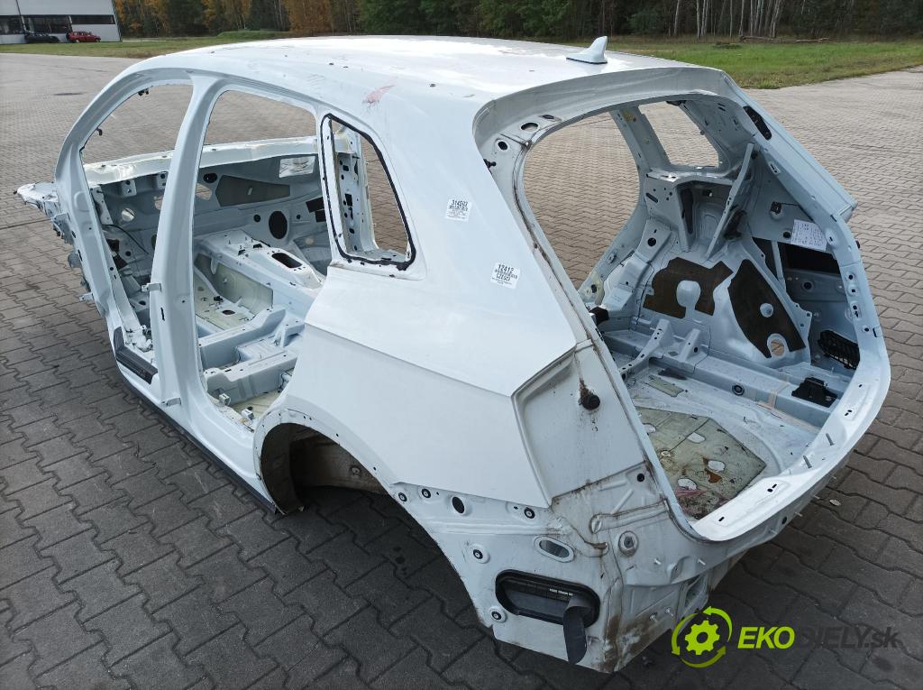 Audi Q5 2021 blatník zad Vľavo: