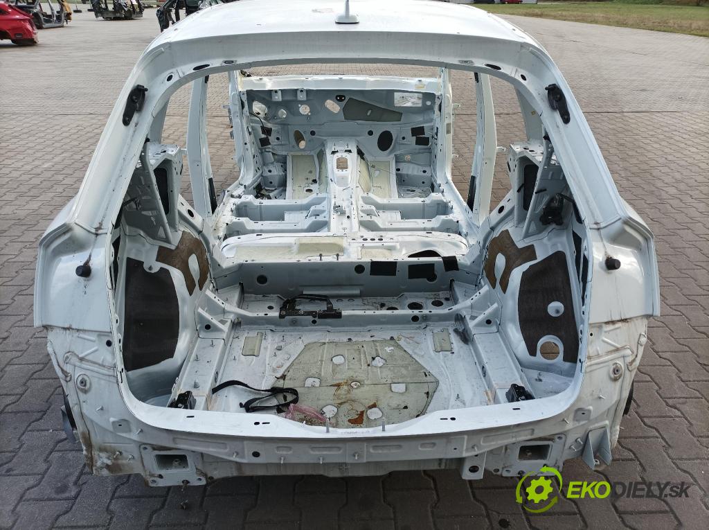 Audi Q5 2021 blatník zad Vľavo: 