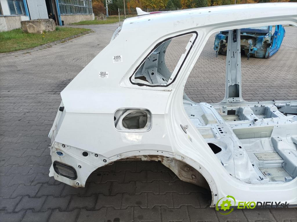 Audi Q5 2021 blatník zad v pravo: