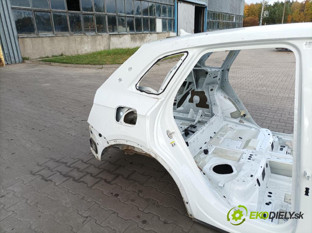 Audi Q5 2021 blatník zad v pravo: