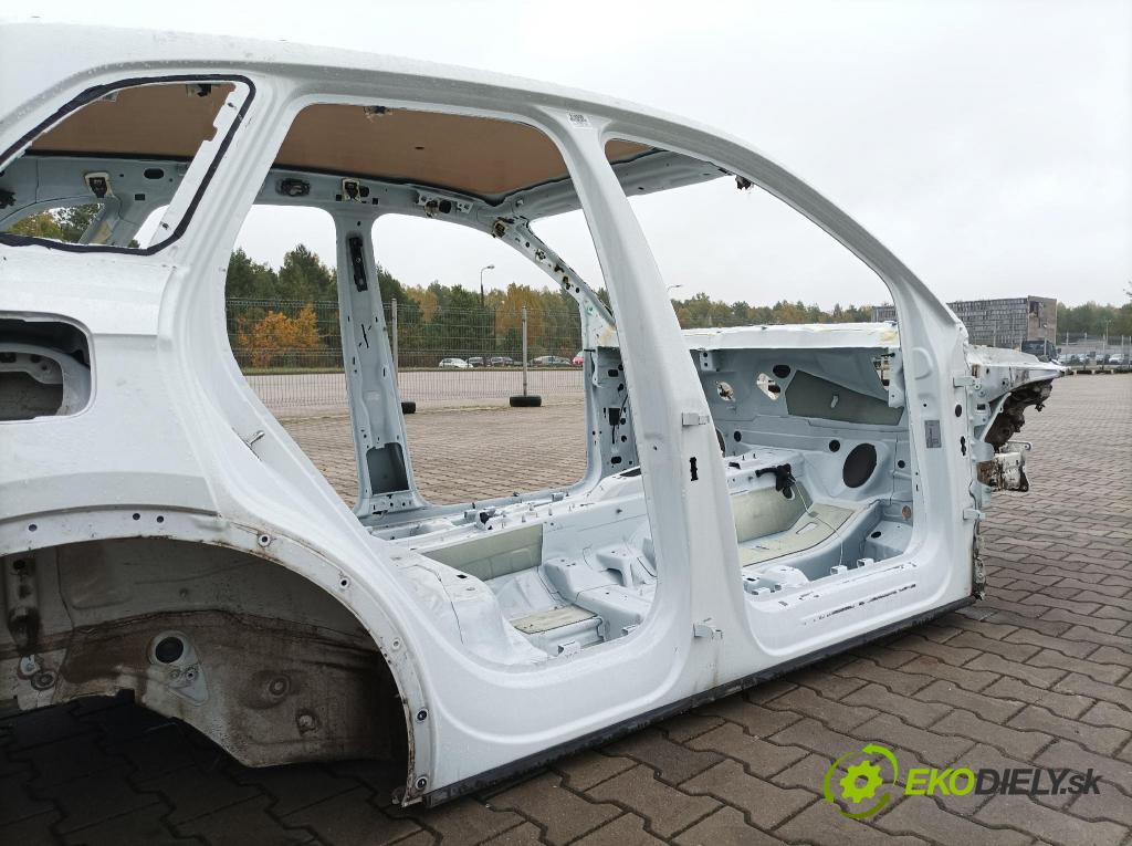 Audi Q5 2021 Práh: v pravo: