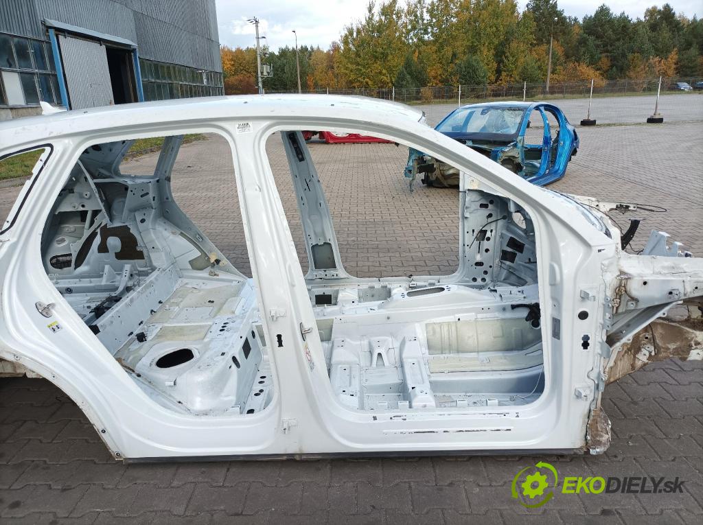Audi Q5 2021 Práh: v pravo: