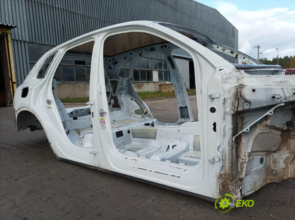 Audi Q5 2021 Práh: v pravo: 