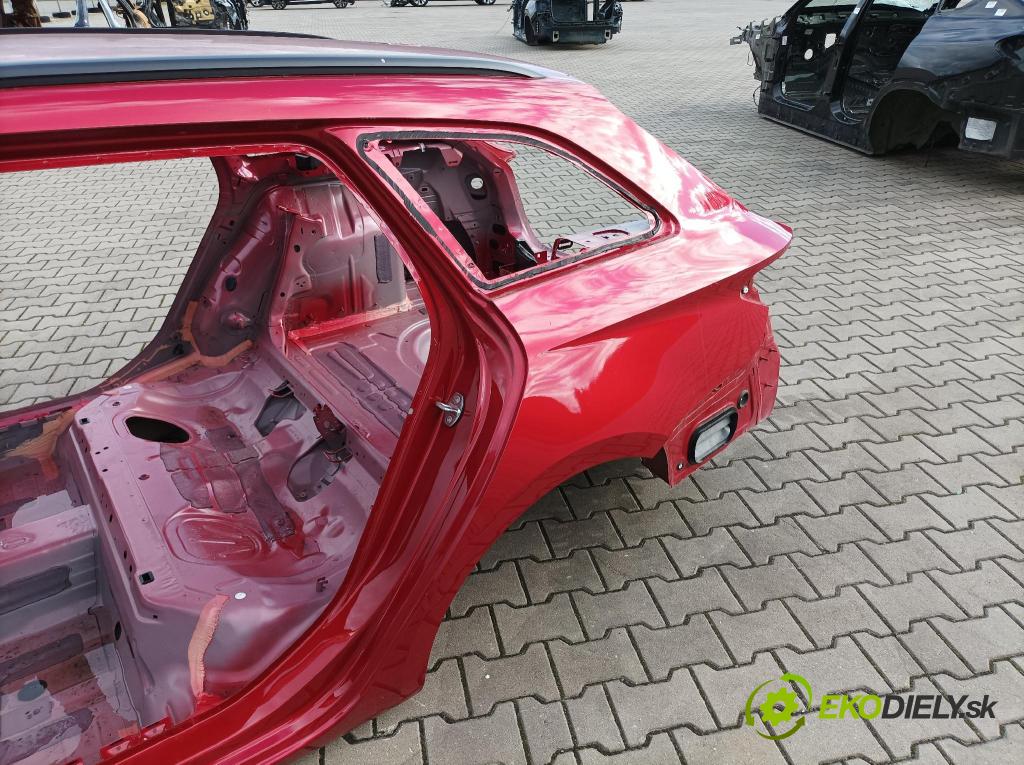 Seat Leon 2021 blatník zad Vľavo: