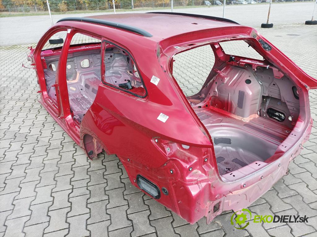 Seat Leon 2021 blatník zad Vľavo: