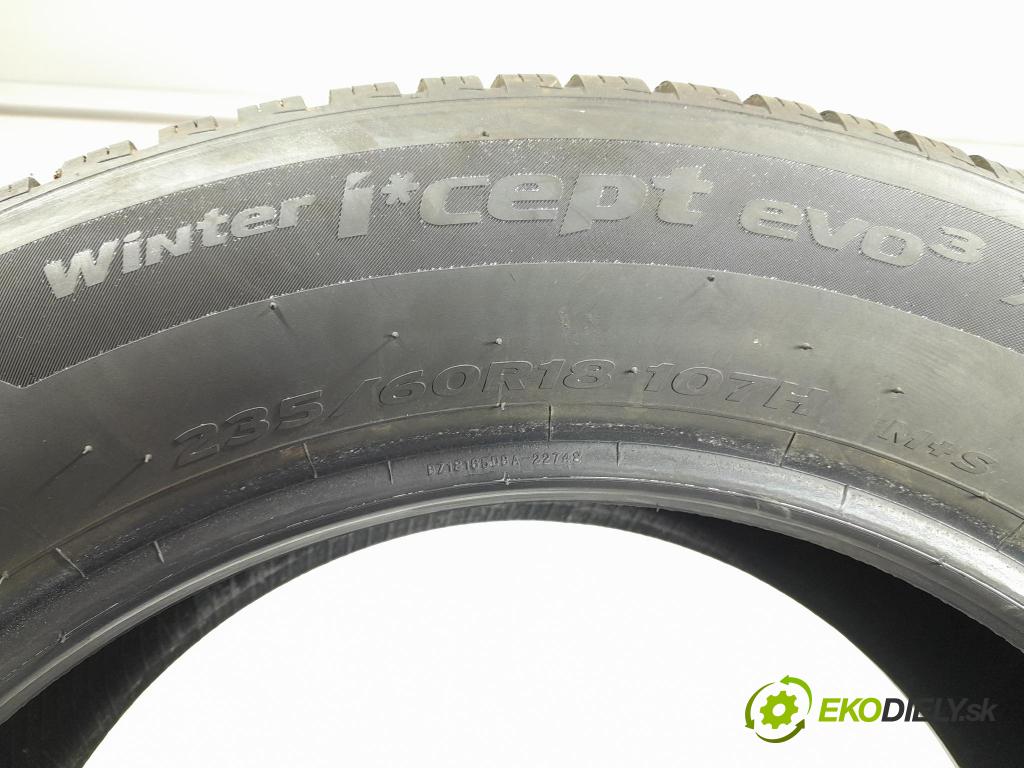 Land rover Range rover 2024 pneumatiky: Zima 8808563479620