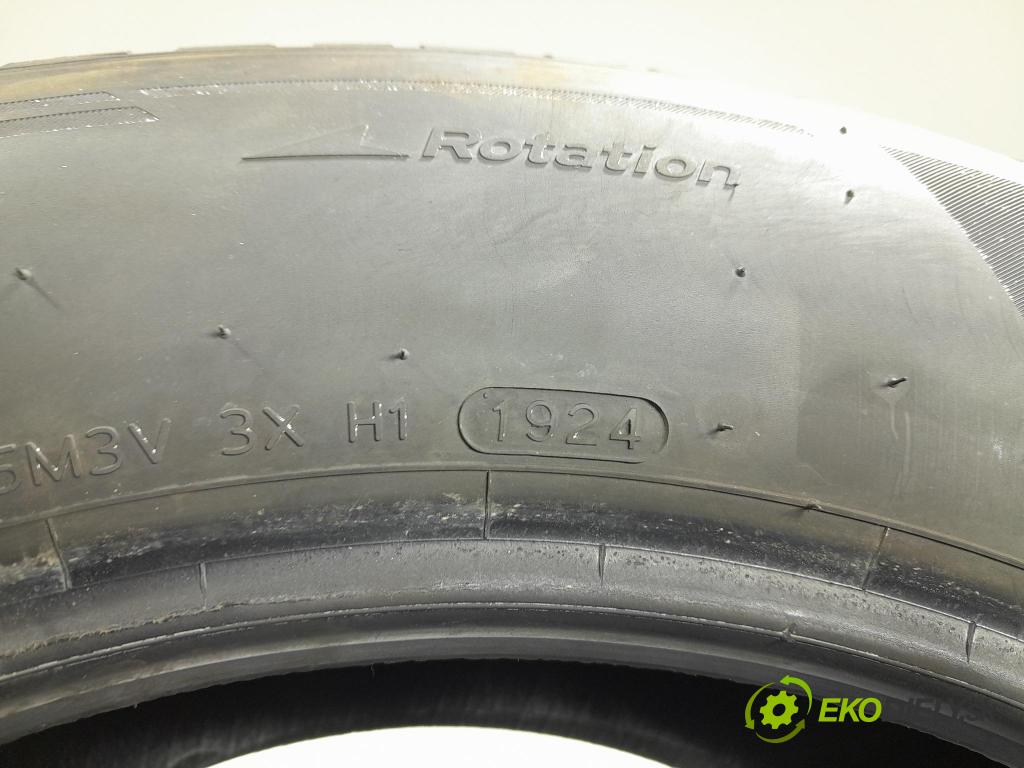 Land rover Range rover 2024 pneumatiky: Zima 8808563479620