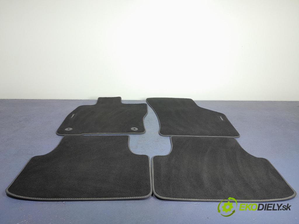 Seat Leon 2021 koberec do auta 5302012111