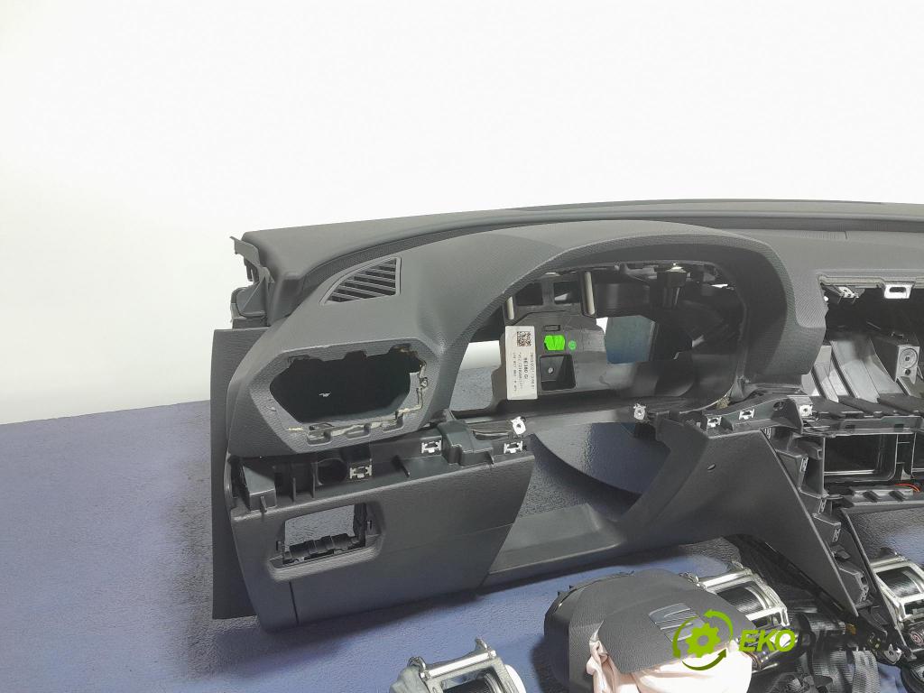 Seat Leon 2021 kokpit,přistrojova deska 5FB857003M