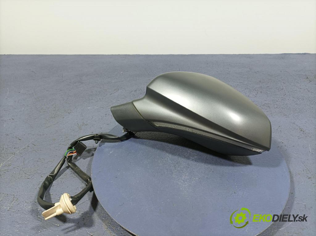 Seat Leon 2021 zpětné zrcátko Vlevo, odjet: