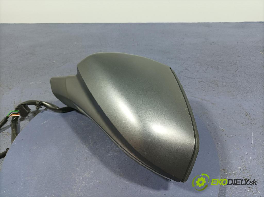 Seat Leon 2021 zpětné zrcátko Vlevo, odjet: