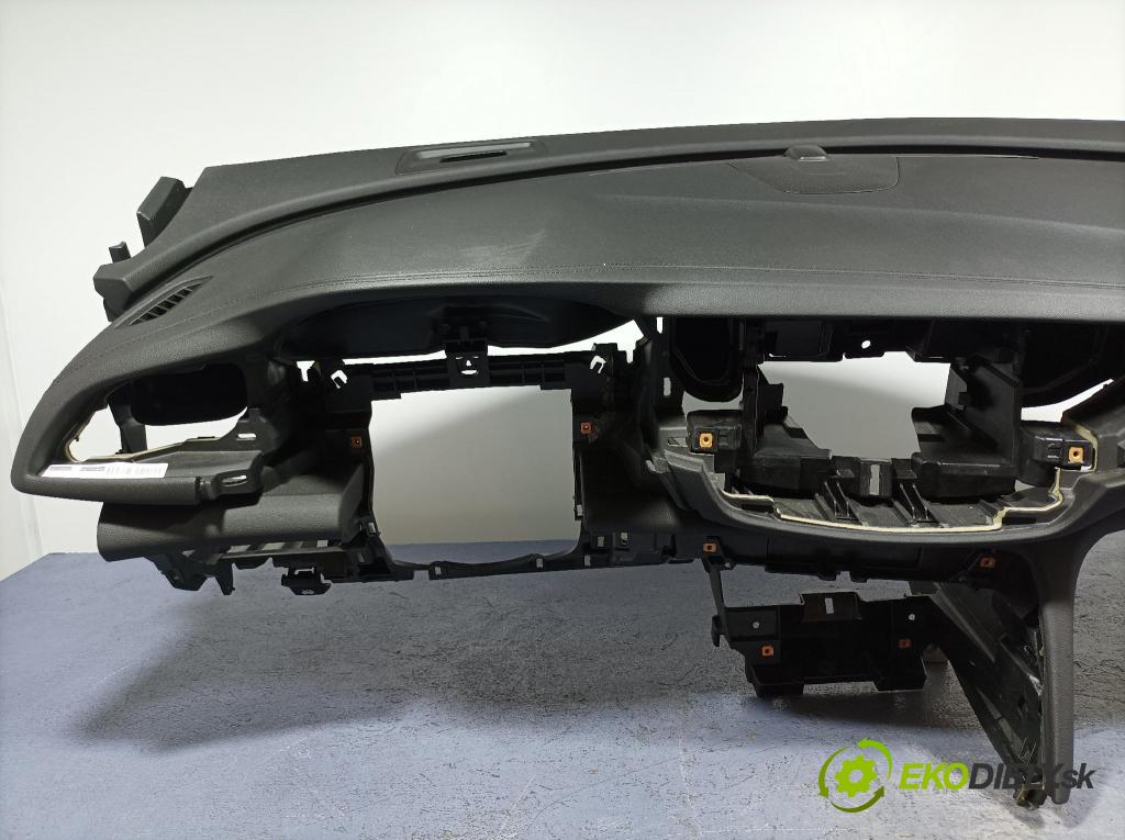 Opel Insignia 2018 kokpit,pristrojová doska 84126107