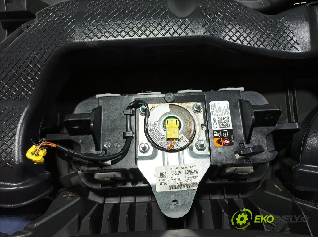 Opel Insignia 2018 kokpit,pristrojová doska 84126107