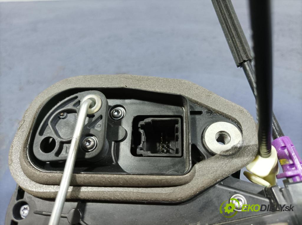 Opel Insignia 2018 zámok dvere Predné Vľavo: C3039075
