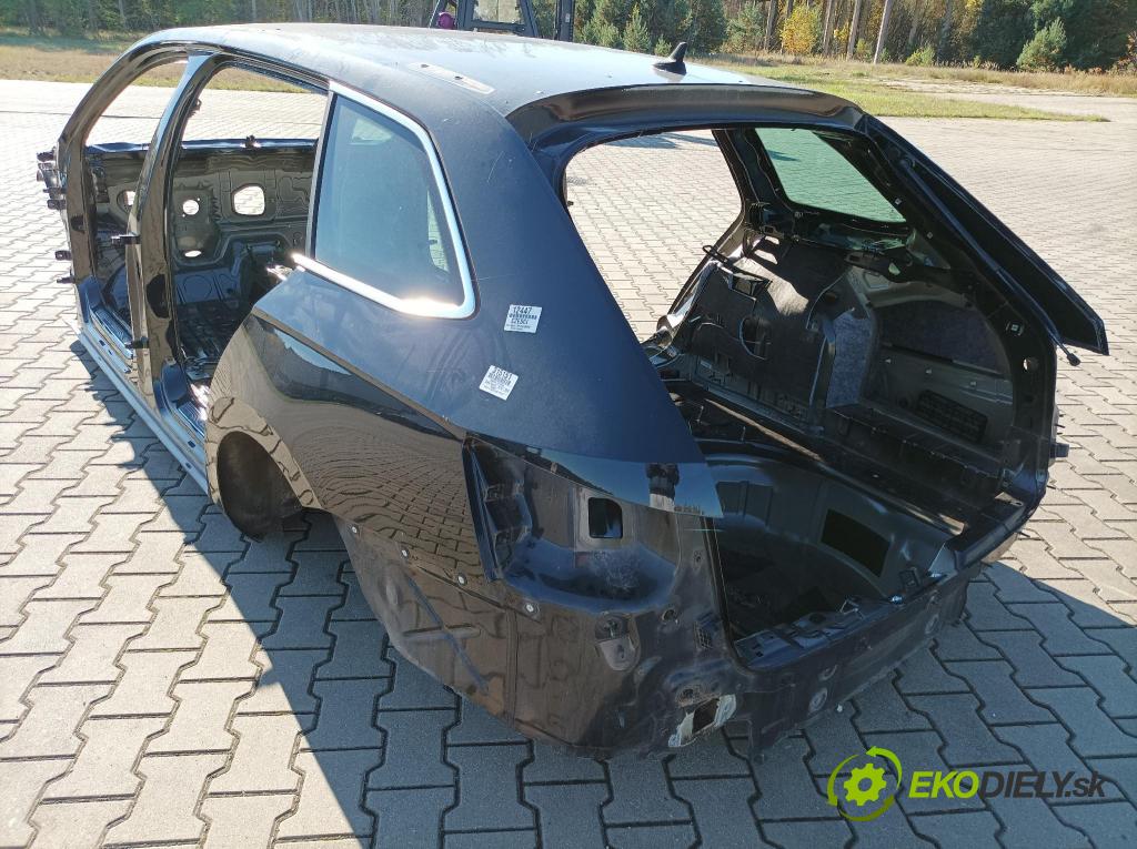 Skoda Superb 2017 blatník zad Vľavo: