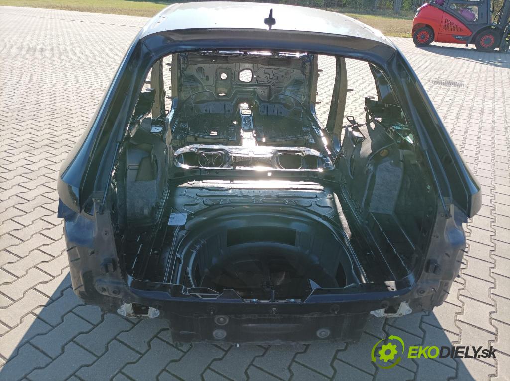 Skoda Superb 2017 blatník zad Vľavo: 