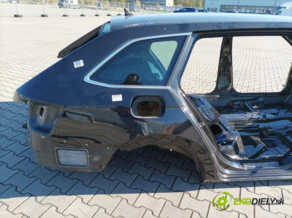 Skoda Superb 2017 blatník zad v pravo: