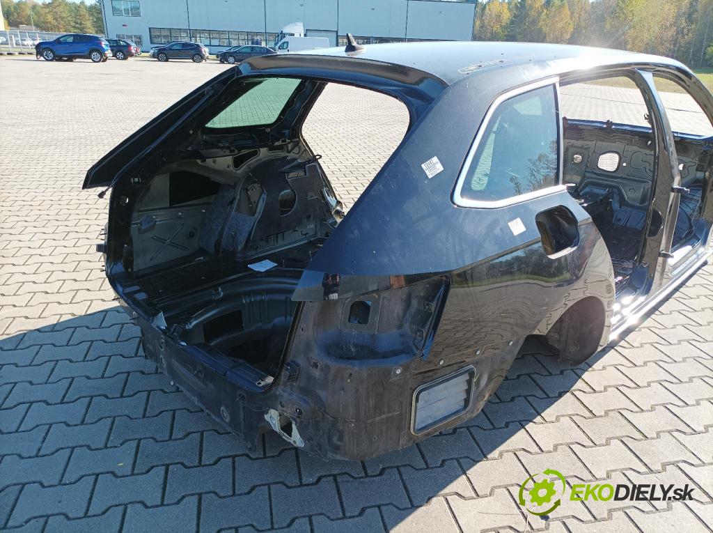 Skoda Superb 2017 blatník zad v pravo: