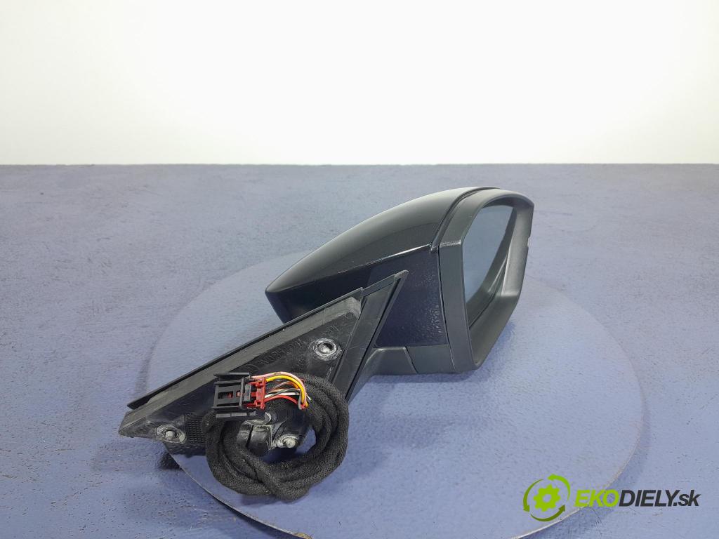 Skoda Superb 2017 zpětné zrcátko prave