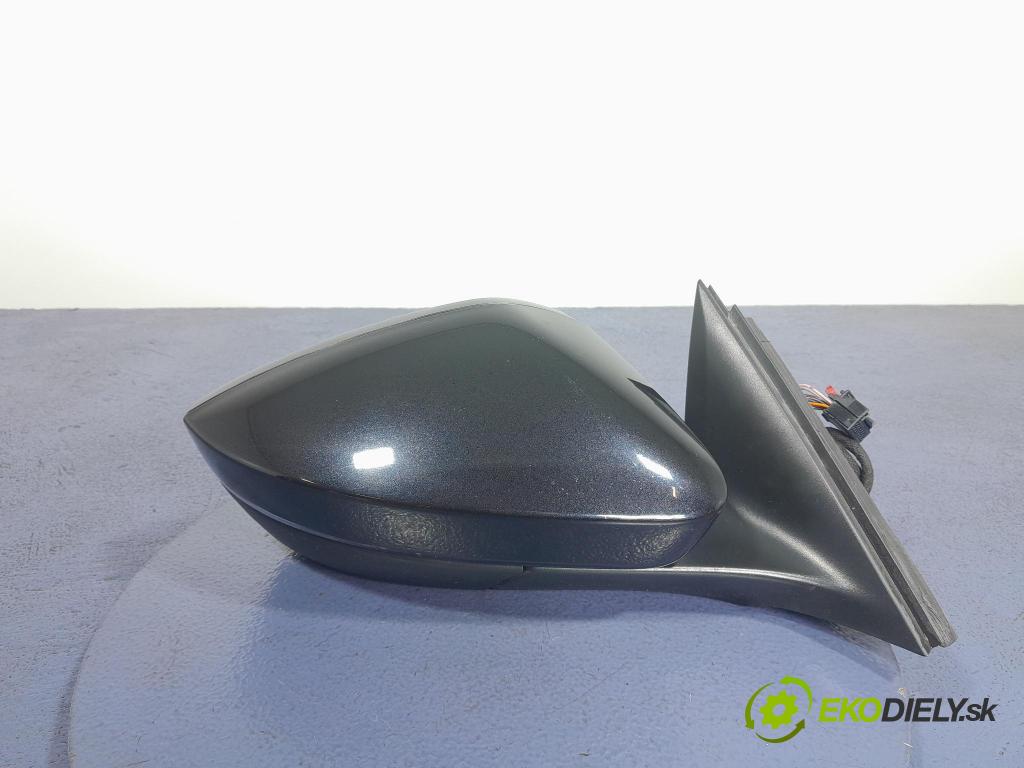 Skoda Superb 2017 zpětné zrcátko prave