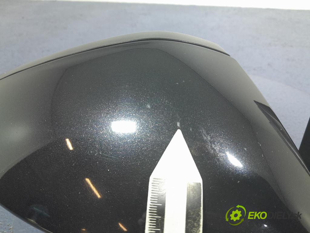 Skoda Superb 2017 zpětné zrcátko prave