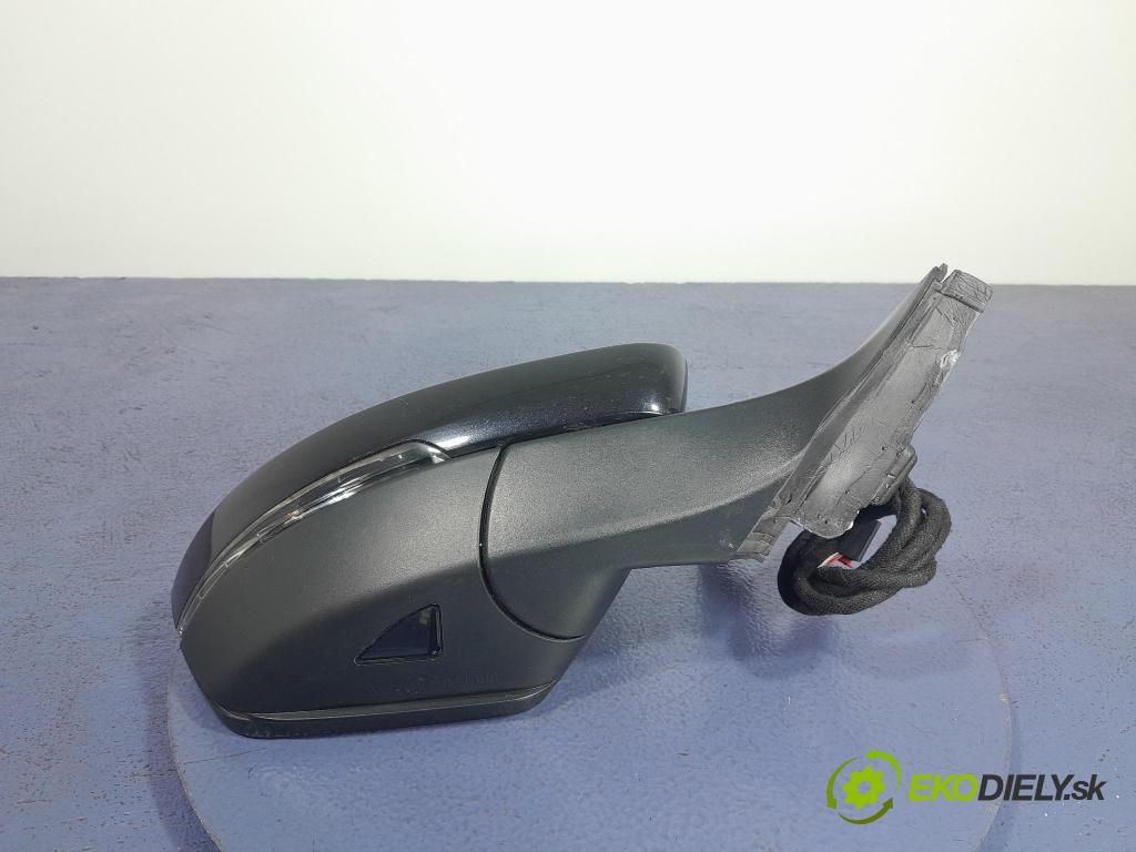 Skoda Superb 2017 zpětné zrcátko prave