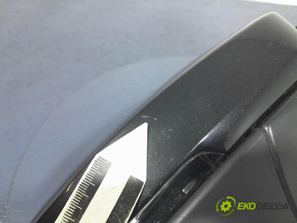 Skoda Superb 2017 zpětné zrcátko prave