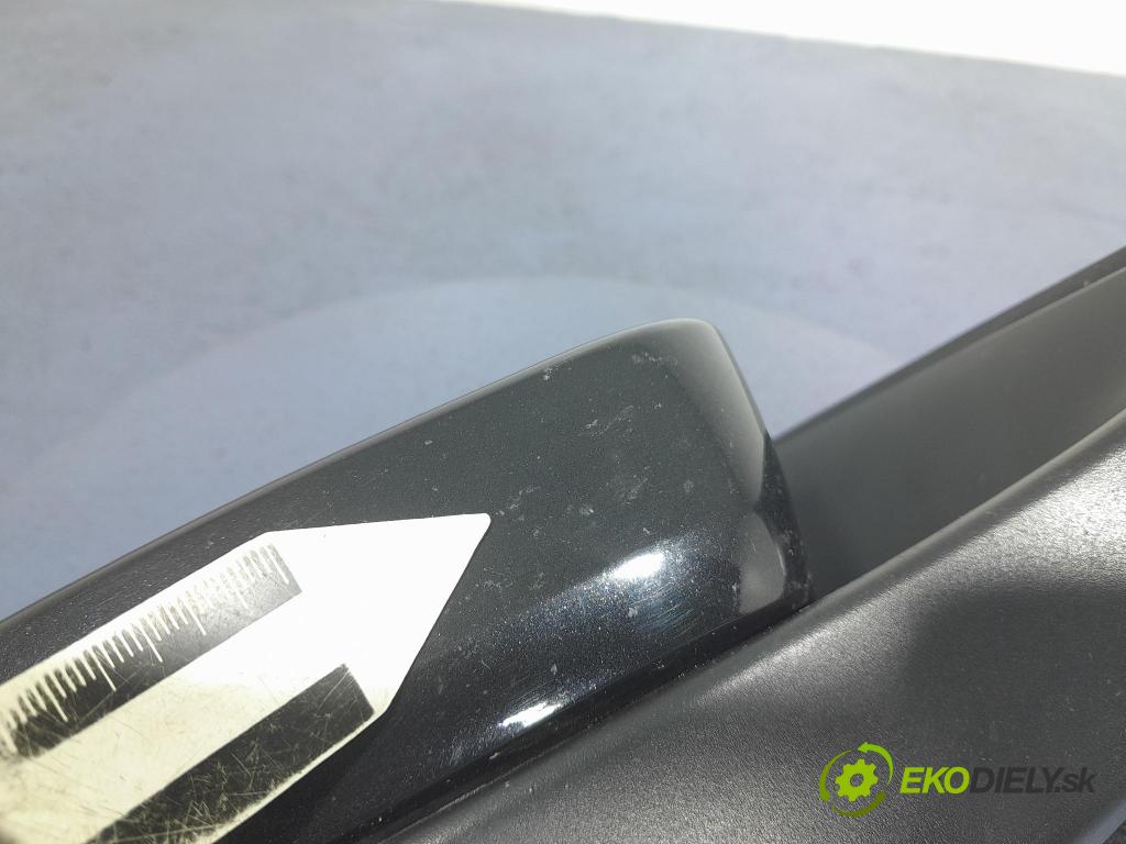 Skoda Superb 2017 zpětné zrcátko prave