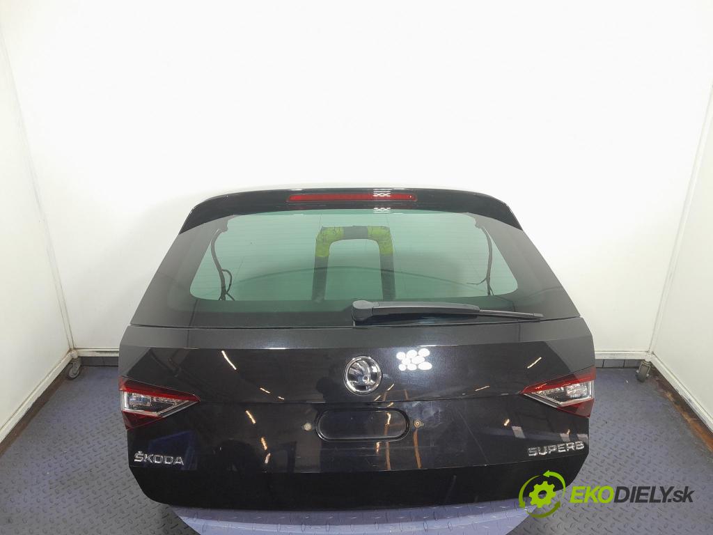 Skoda Superb 2017 zadna dveře kufra: kufra: