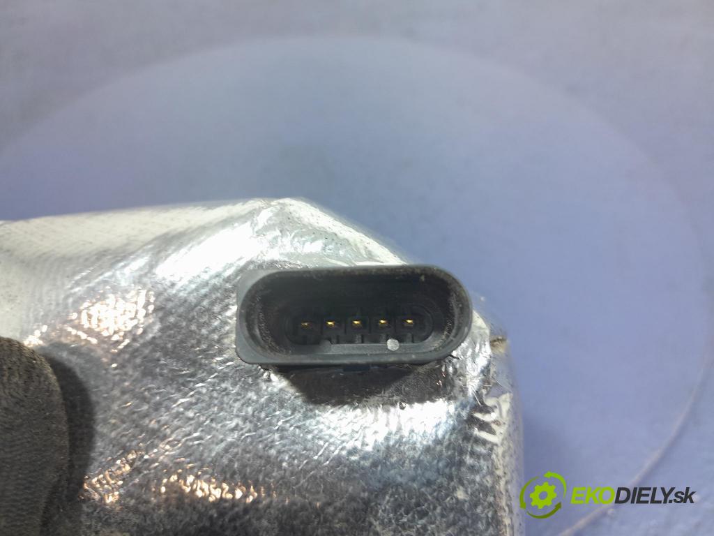 Audi Q5 2021 klapka 05L131501L