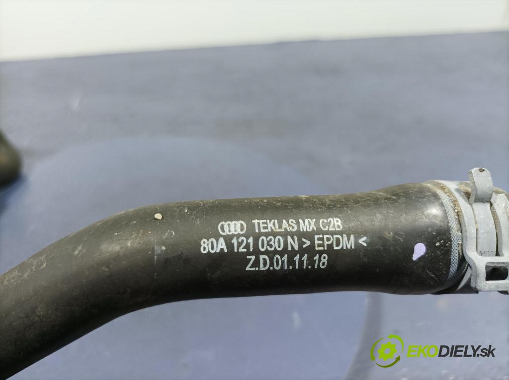 Audi Q5 2021 rúrka Chladič: 80A121030N