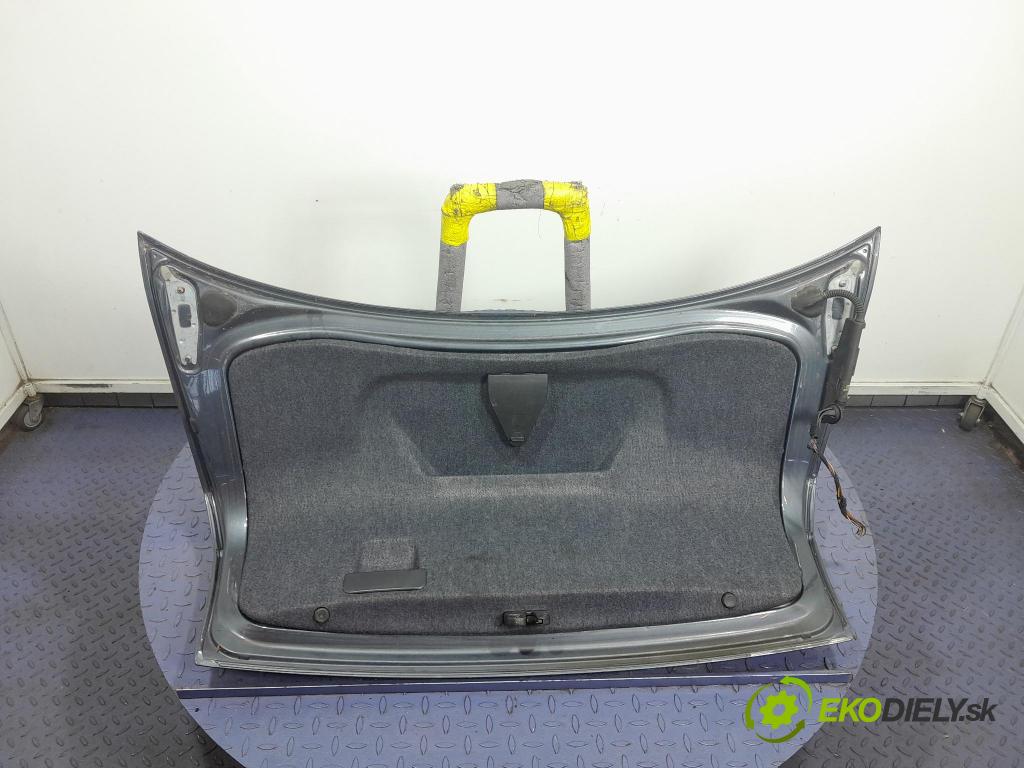 Audi A4 2002 zadna dveře kufra: kufra: 